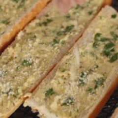 Cách làm Bánh Mì Bơ Tỏi phô mai bằng lò nướng cực đơn giản