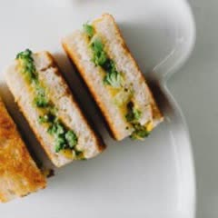 Cách làm Bánh mì bông cải xanh phô mai