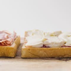 Cách làm Bánh mì kẹp phô mai thịt nguội