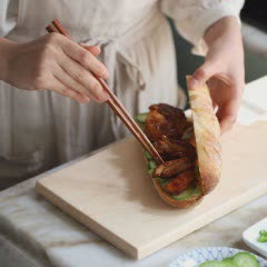 Cách làm bánh mì kẹp thịt gà chiên áp chảo