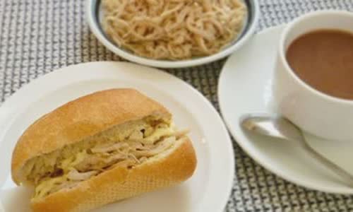 banh-mi-kep-thit-ga-x9P3GCj1pdefmcL9qBwV