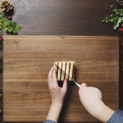 Cách làm Bánh mì kẹp thịt nguội hương thảo