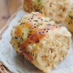 Cách Làm Bánh Mì Cuộn Chà Bông Đơn Giản Ngon Miệng