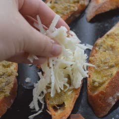 Cách làm bánh mì nướng phô mai vỏ chanh