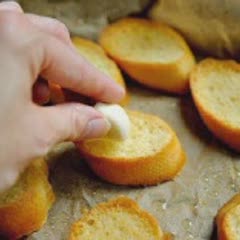 Cách làm Bánh mì phủ sốt Pesto