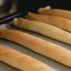 Cách Làm Bánh Mì Que Giúp Bữa Ăn Nhanh Và Tiện Lợi Hơn
