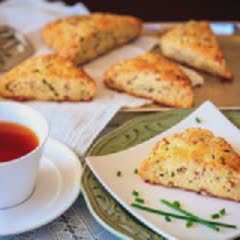 Cách Làm Bánh Mì Thịt Xông Khói Hấp Dẫn Cho Cả Nhà