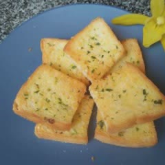Cách làm Bánh Mì Tỏi Bơ Giòn Béo đơn giản bằng lò nướng