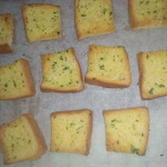 Cách làm Bánh Mì Tỏi Bơ Giòn Béo đơn giản bằng lò nướng