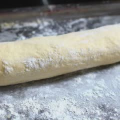 Cách Làm Bánh Mì Trứng Cút Xúc Xích Ngon Miệng