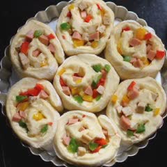 Cách Làm Bánh Mì Trứng Cút Xúc Xích Ngon Miệng