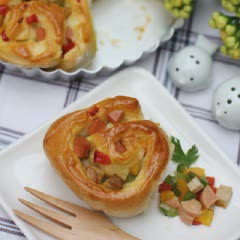 Cách Làm Bánh Mì Trứng Cút Xúc Xích Ngon Miệng
