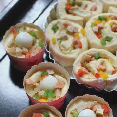Cách Làm Bánh Mì Trứng Cút Xúc Xích Ngon Miệng