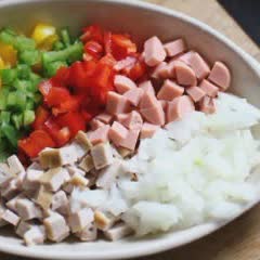 Cách Làm Bánh Mì Trứng Cút Xúc Xích Ngon Miệng