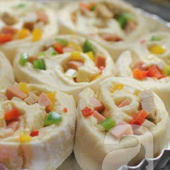 Cách Làm Bánh Mì Trứng Cút Xúc Xích Ngon Miệng
