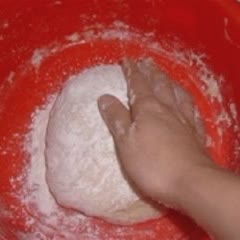 Cách Làm Bánh Mì Xúc Xích Nướng Thơm Ngon Đơn Giản