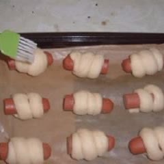 Cách Làm Bánh Mì Xúc Xích Nướng Thơm Ngon Đơn Giản