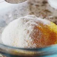 Cách làm Bánh Muffins Bắp Xúc Xích xốp mềm lạ miệng