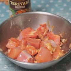 Cách làm bánh mỳ kẹp thịt sốt teriyaki