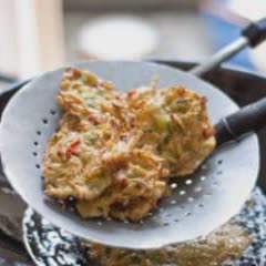 Cách làm Bánh rau củ chiên giòn