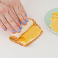 Cách làm Bánh sandwich cuộn phô mai nướng bằng chảo