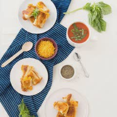 Cách làm Bánh sandwich cuộn phô mai nướng bằng chảo