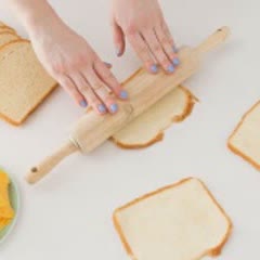Cách làm Bánh sandwich cuộn phô mai nướng bằng chảo