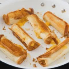 Cách làm Bánh sandwich cuộn phô mai nướng bằng chảo