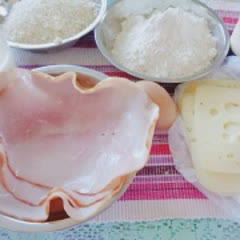 Cách làm bánh thịt xông khói cuộn phô mai chiên xù