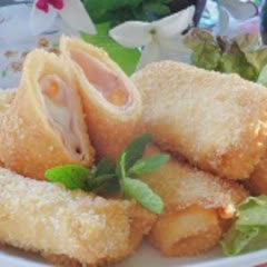 Cách làm bánh thịt xông khói cuộn phô mai chiên xù