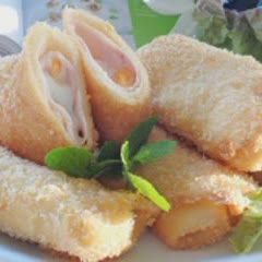 Cách làm bánh thịt xông khói cuộn phô mai chiên xù