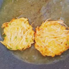 Cách làm Bánh tôm chiên khoai môn