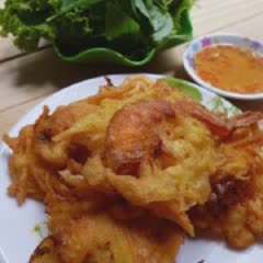 Cách làm Bánh Tôm Chiên thơm giòn kèm khoai lang lạ miệng
