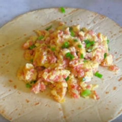 banh-tortilla-cuon-thit-trung-SgHePiY46fZZbrp3VUlL