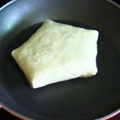 Cách làm bánh Tortilla cuộn thịt trứng