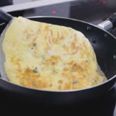 Cách làm Bánh tráng cuộn trứng kiểu Đài Loan