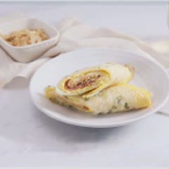 Cách làm bánh trứng cuộn thịt xông khói