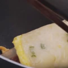 Cách làm bánh trứng cuộn thịt xông khói