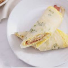 Cách làm bánh trứng cuộn thịt xông khói