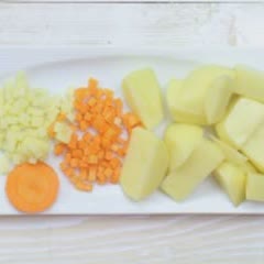 Cách làm bánh trứng khoai tây chấm sốt bông cải xanh