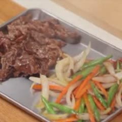 Cách làm burger cơm thịt bò Nhật Bản
