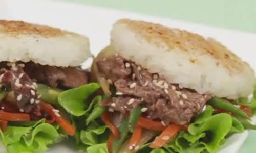 Cách làm burger cơm thịt bò Nhật Bản