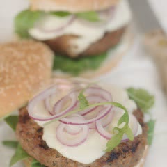Cách Làm Hamburger Thịt Bò Phô Mai Ngon Miệng