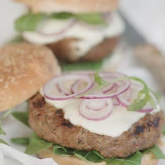 Cách Làm Hamburger Thịt Bò Phô Mai Ngon Miệng