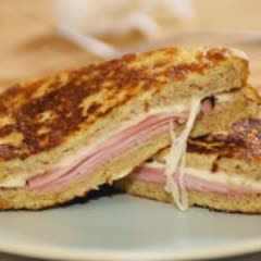 Cách làm Monte Cristo Sandwich kẹp thịt nguội và phô mai