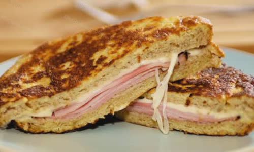 Cách làm Monte Cristo Sandwich kẹp thịt nguội và phô mai