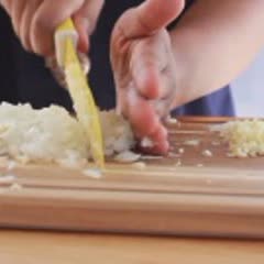Cách làm Pizza phô mai cho bữa sáng đơn giản tại nhà