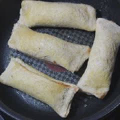 Cách Làm Sandwich Cuộn Phô Mai Chiên Giòn Hấp Dẫn