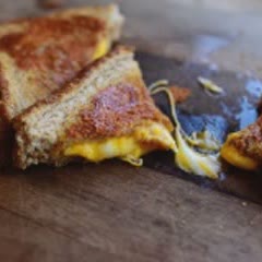 Cách làm Sandwich Kẹp Phô Mai béo ngậy với lớp vỏ giòn