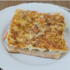 Cách làm sandwich kẹp trứng chiên rau củ